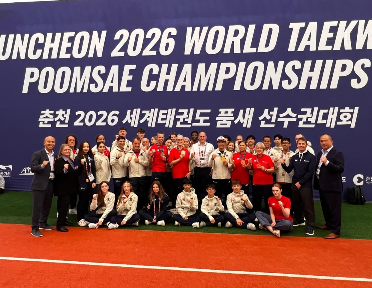 춘천 세계품새선수권에서 영국 대표팀 메달 3개 · 원문 대표 이미지